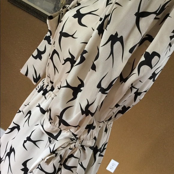 Bird print VINTAGE style dress . HOST PICK !! - Picture 4 of 6